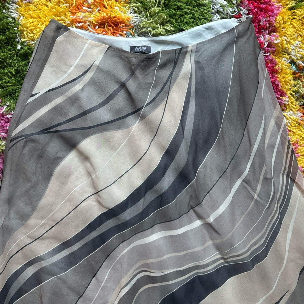 Vintage Anthropologie Kenneth Cole Gray and Tan Patterned 100% Silk Maxi Skirt - Picture 3 of 16